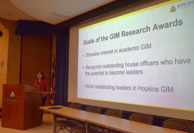 Dr. Jeanne Clark speaks at the 2023 GIM Housestaff Research Awards.