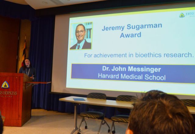 Dr. Mary Catherine Beach speaks on the Jeremy Sugarman award at the 2023 GIM Housestaff Research Awards.