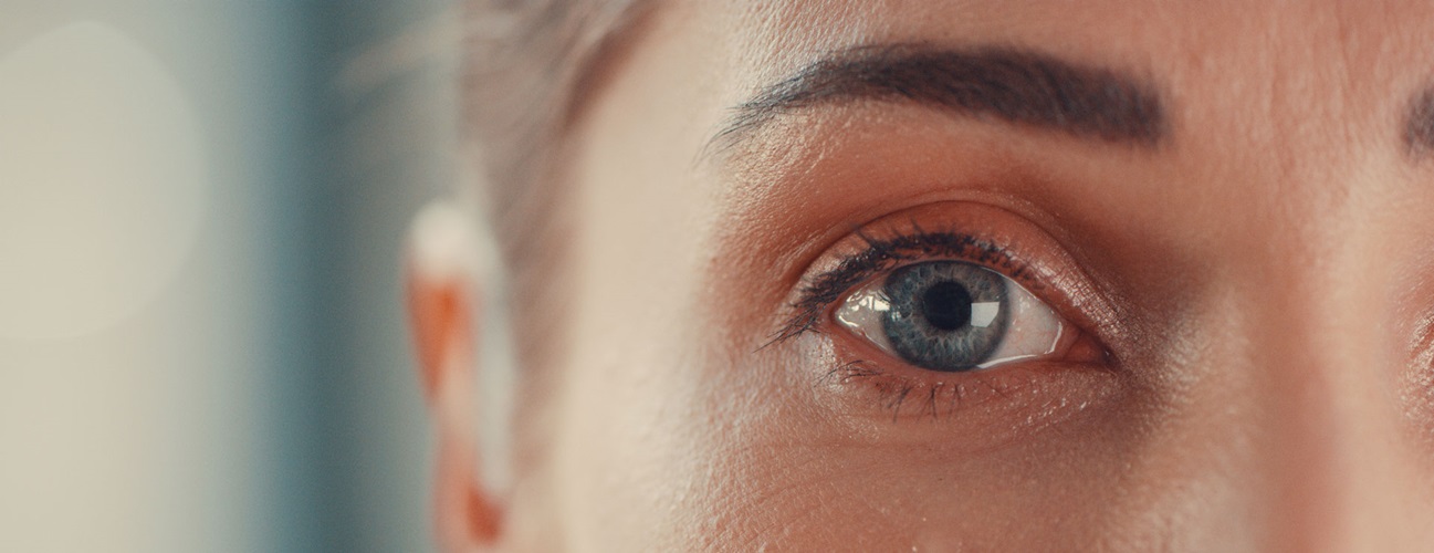 6 Causes of Yellow Eyes & When to See a Doctor