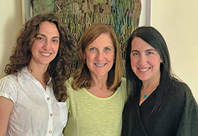 Leslie ries and her daughters 