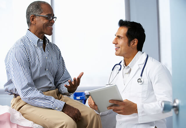 A doctor consults with a male patient.